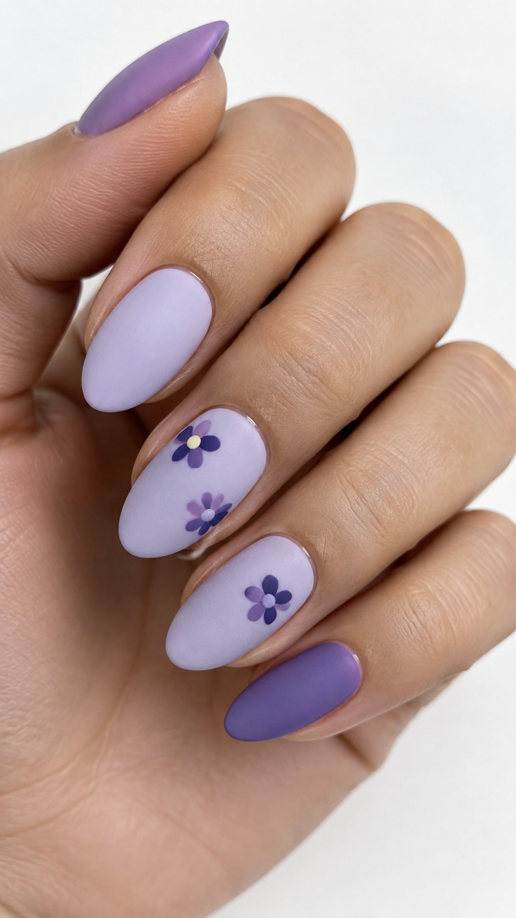 Lilac purple nails and small purple daisy designs