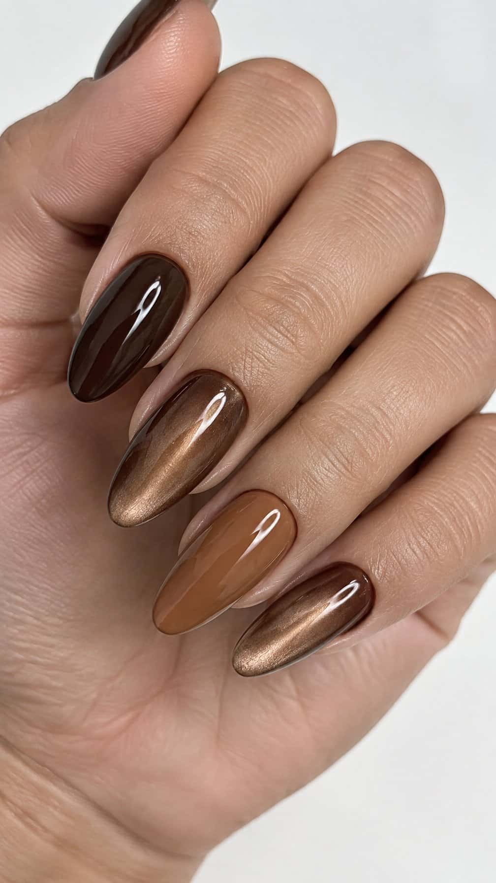Glossy brown ombre and cat-eye gel nails