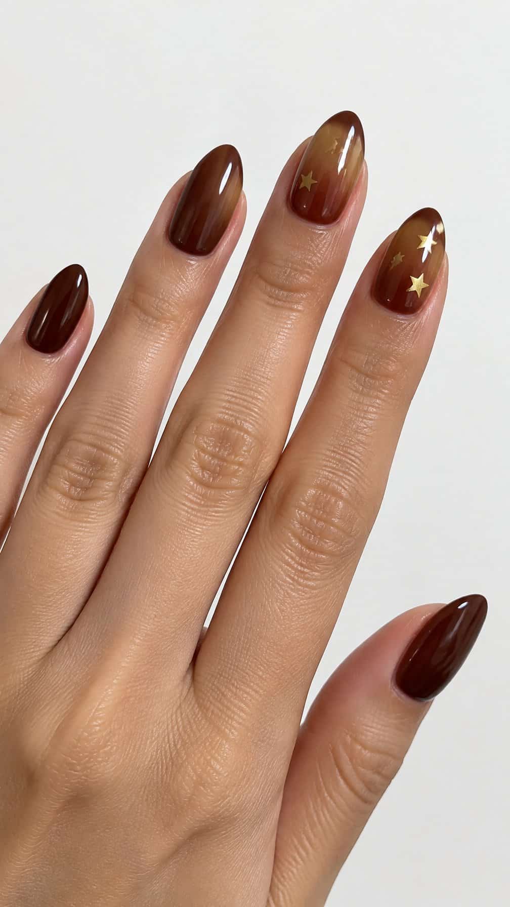Walnut brown ombre nails and small gold stars rests